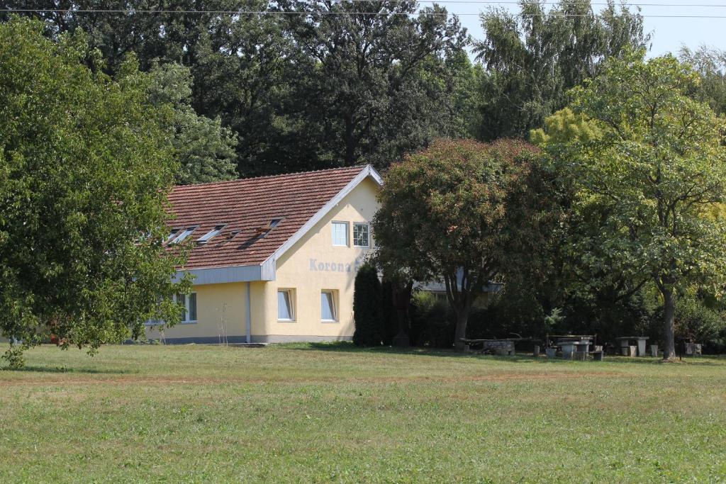 Korona Szallo Hotel Nagykanizsa Exterior foto